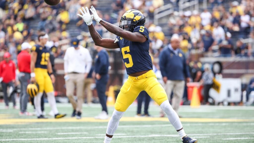 Wisconsin football transfer portal receiver Karmello English visit