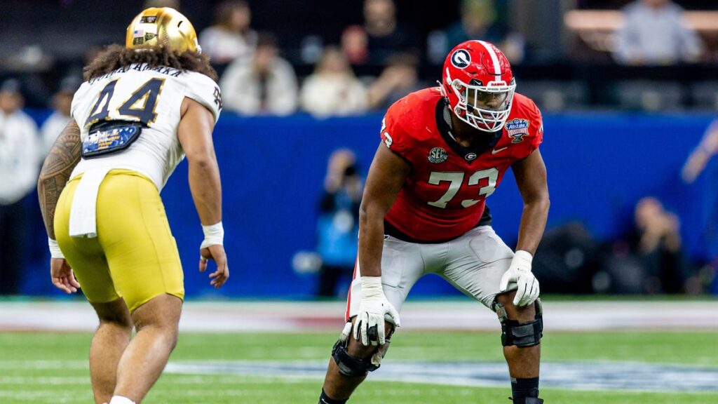Broncos sign massive Georgia offensive lineman after draft
