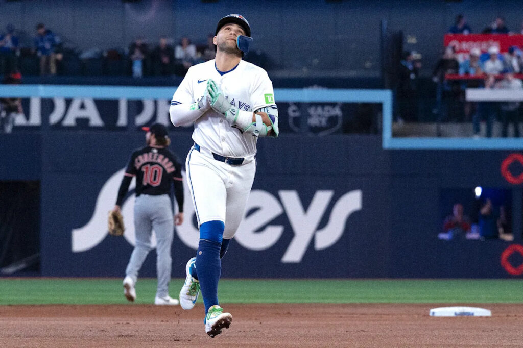 Schneemann’s grand slam with 2 out in the 9th inning rallies Guardians to 5-3 win over Blue Jays