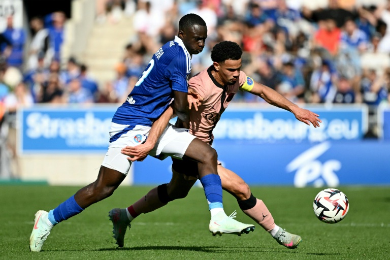 Second-string PSG beaten by Strasbourg before Arsenal return leg