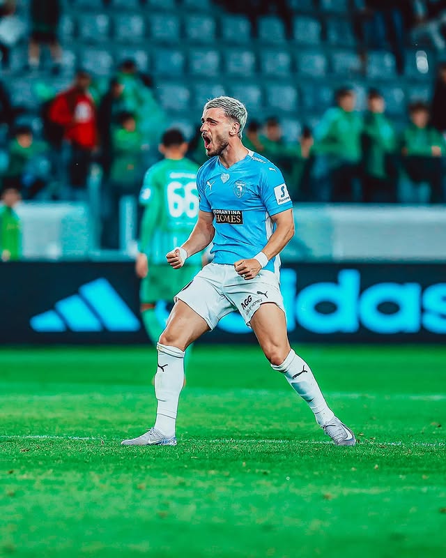 Former Gunner helps new club win 1st league title