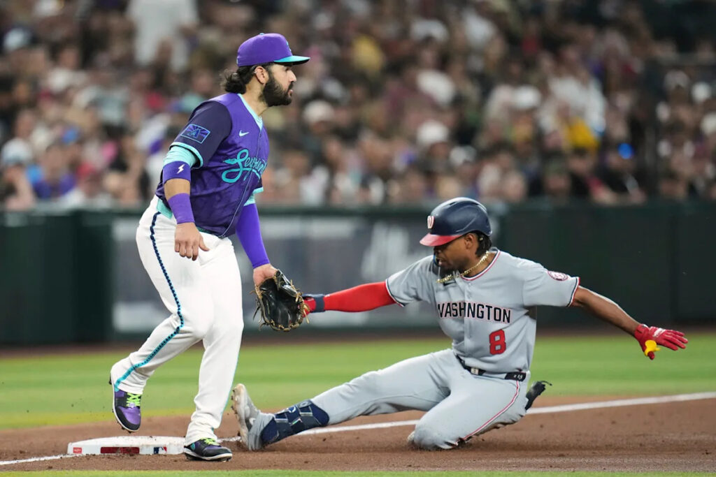 Josh Bell hits 3-run homer, Nationals knock off Diamondbacks 9-7 in series opener