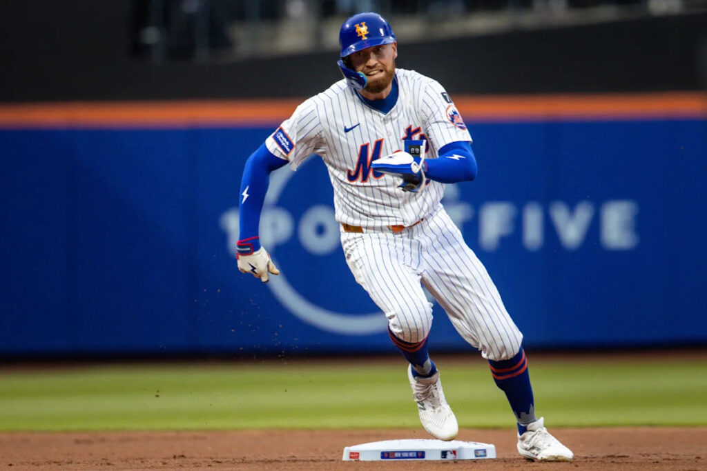 Chaos on the bases costs Juan Soto a hit in Mets’ win over White Sox