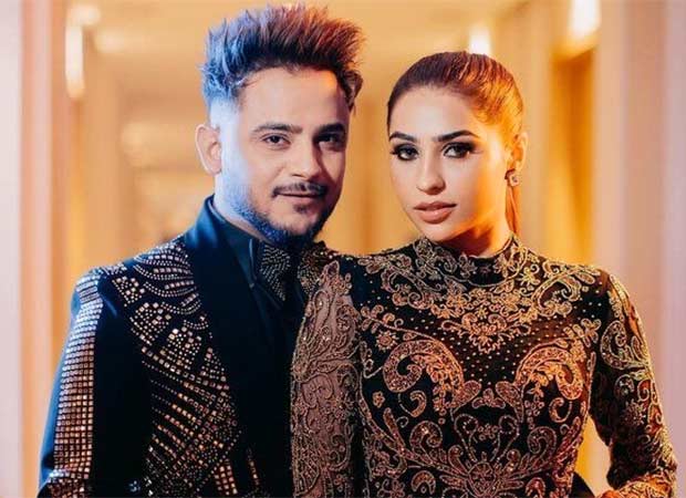 Singer Milind Gaba and wife Pria welcome twins, announce arrival of baby boy and girl : Bollywood News