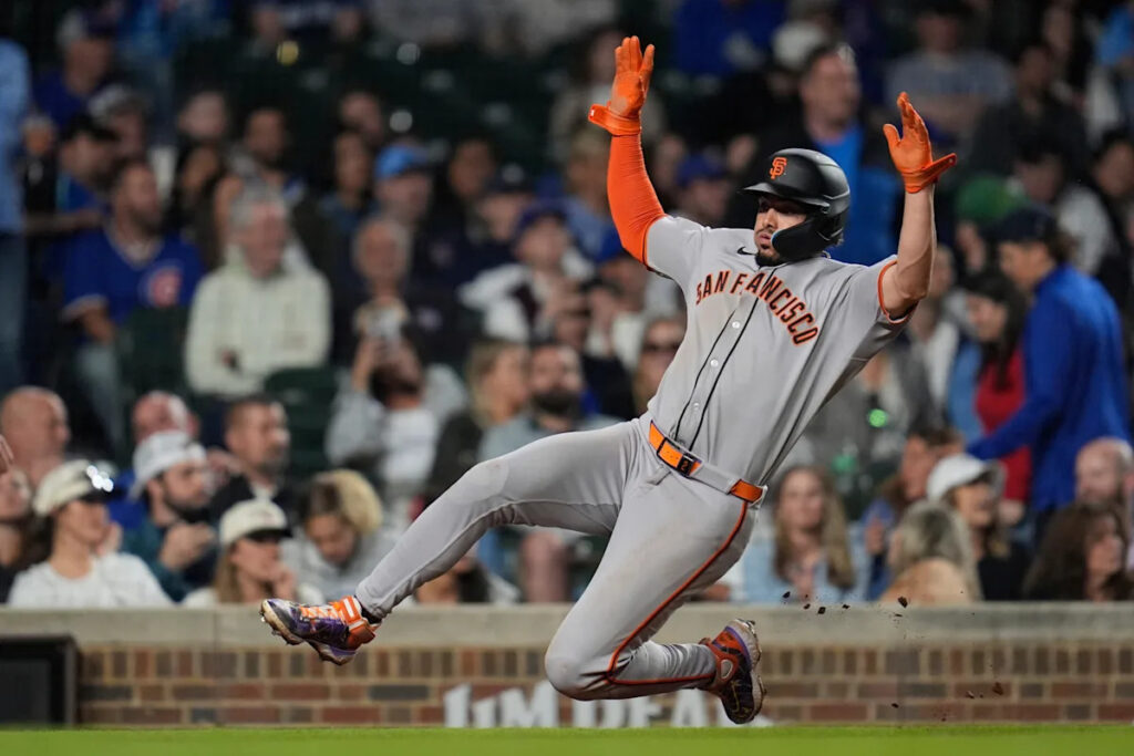 Giants score 9 runs in the 11th inning to beat the Cubs 14-5