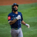 Tellez hits an RBI single in the 9th as the Mariners beat the Rangers 2-1 for their 6th straight win