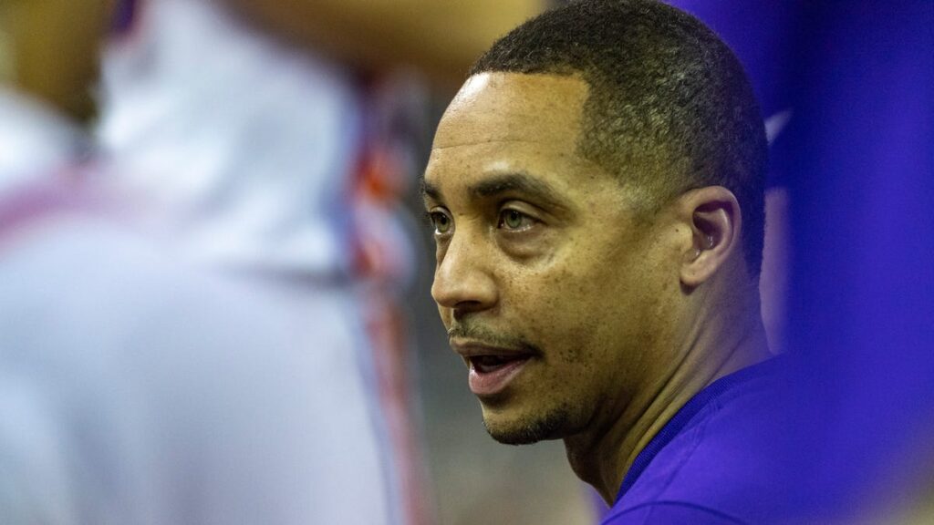 Evansville basketball coach David Ragland agrees to contract extension