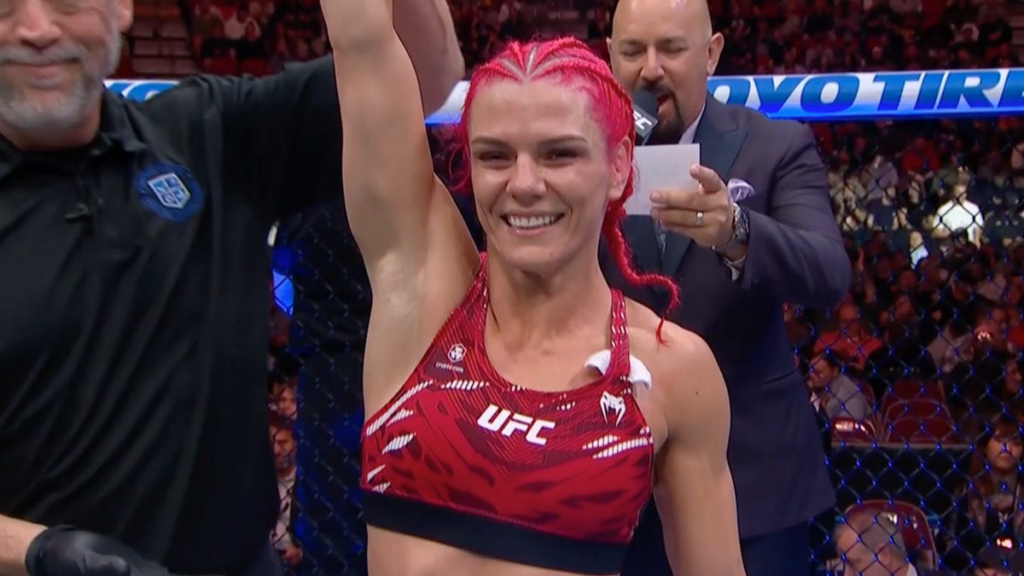 Gillian Robertson TKOs, retires Marina Rodriguez