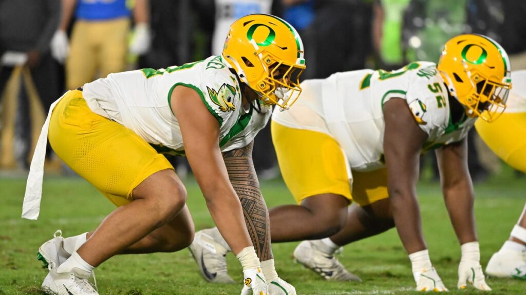 Oregon Ducks duo among names on prestigious Lott Trophy watch list