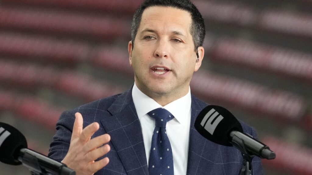 Justin Jefferson offers words of encouragement to Adam Schefter