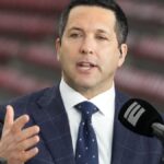 Justin Jefferson offers words of encouragement to Adam Schefter