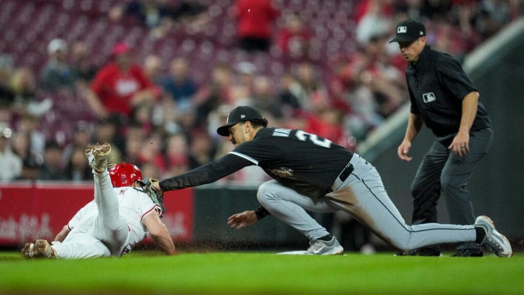 Spencer Steer’s double erased by bad baserunning