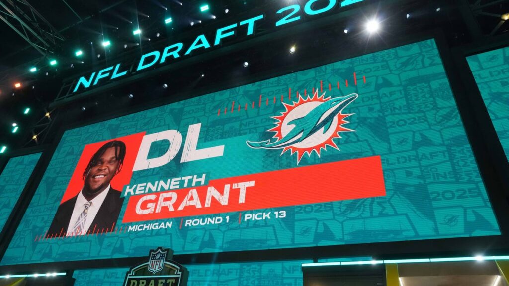 Dolphins DC Anthony Weaver ‘thrilled’ about rookie defensive tackles