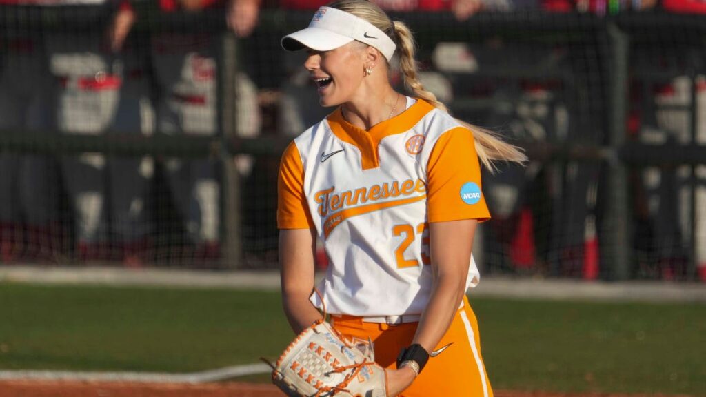 Karlyn Pickens sets fastest pitch record again