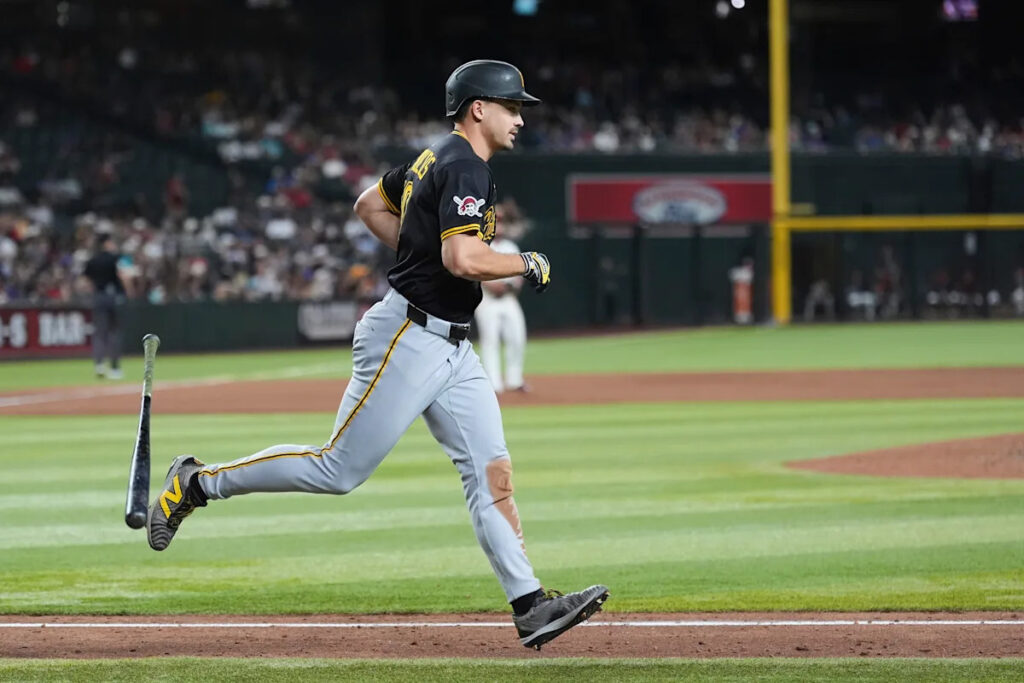 Reynolds hits go-ahead 3-run homer, Pirates score 7 in 8th to beat Dbacks 9=6