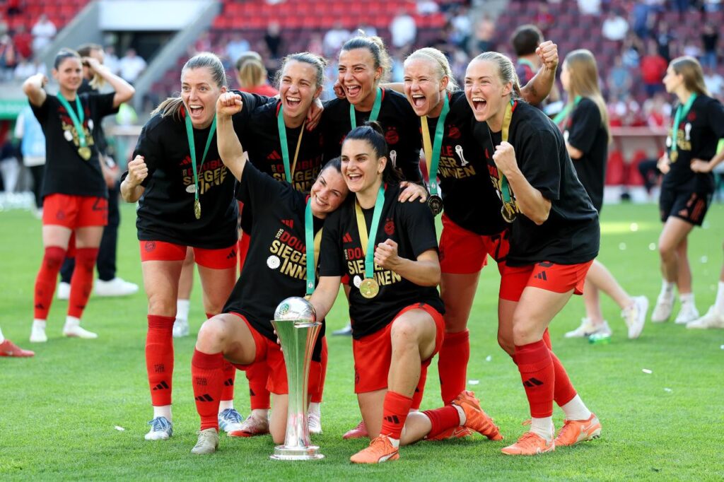 Bayern also lift Frauen-Bundesliga trophy