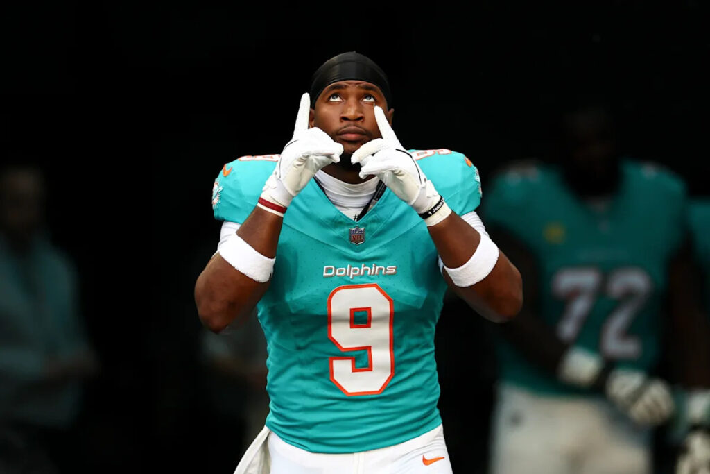 Steelers reportedly eyeing TE Jonnu Smith in potential trade with Dolphins