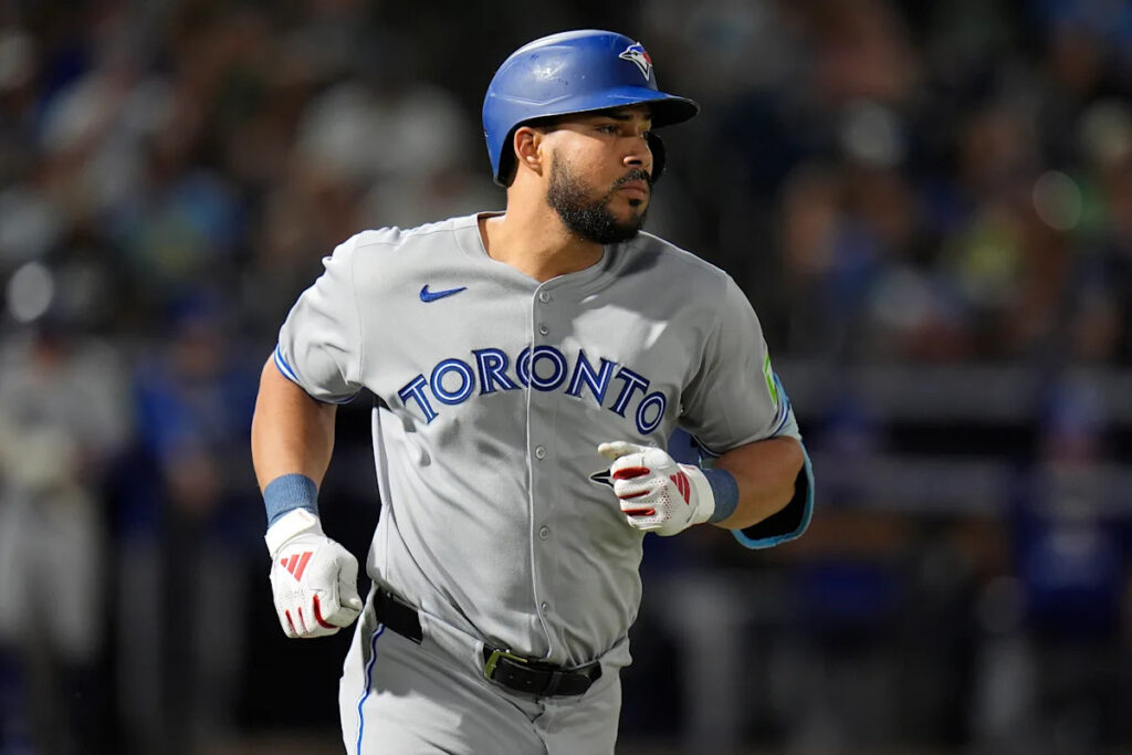 Blue Jays put Anthony Santander on 10-day IL with left shoulder inflammation, recall Alan Roden