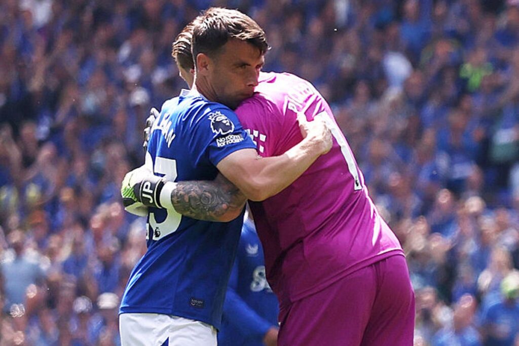 Seamus Coleman suffers Goodison Park heartbreak as Everton legend forced off early into stadium farewell