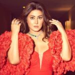 Hina Khan hits back at trolls targeting her for supporting India; says, “I am not anything if I am not an Indian” : Bollywood News