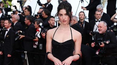 Who Is Gracie Abrams? 5 Things About the Grammy Nominee – Hollywood Life