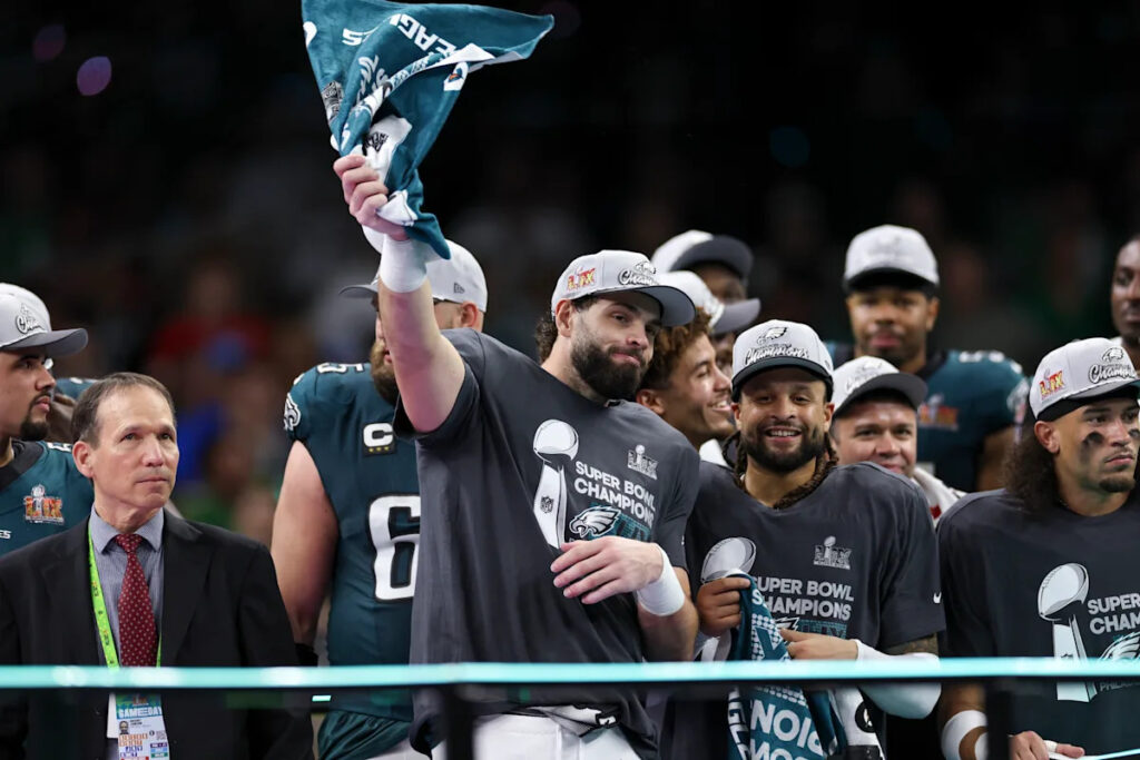 Eagles reportedly rework Dallas Goedert’s contract, keeping tight end in Philly after trade rumors