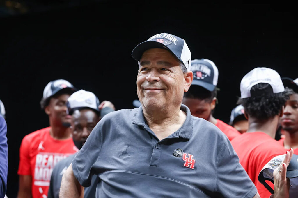 Houston, Kelvin Sampson agree to new 4-year deal through 2028-29 season: Reports
