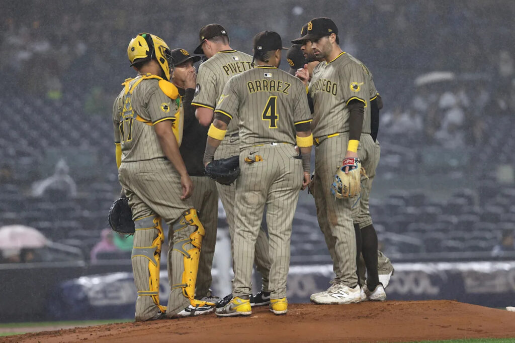 Machado and Bogaerts lead 8th-inning rally as Padres beat Yankees 4-3 for 6th straight win
