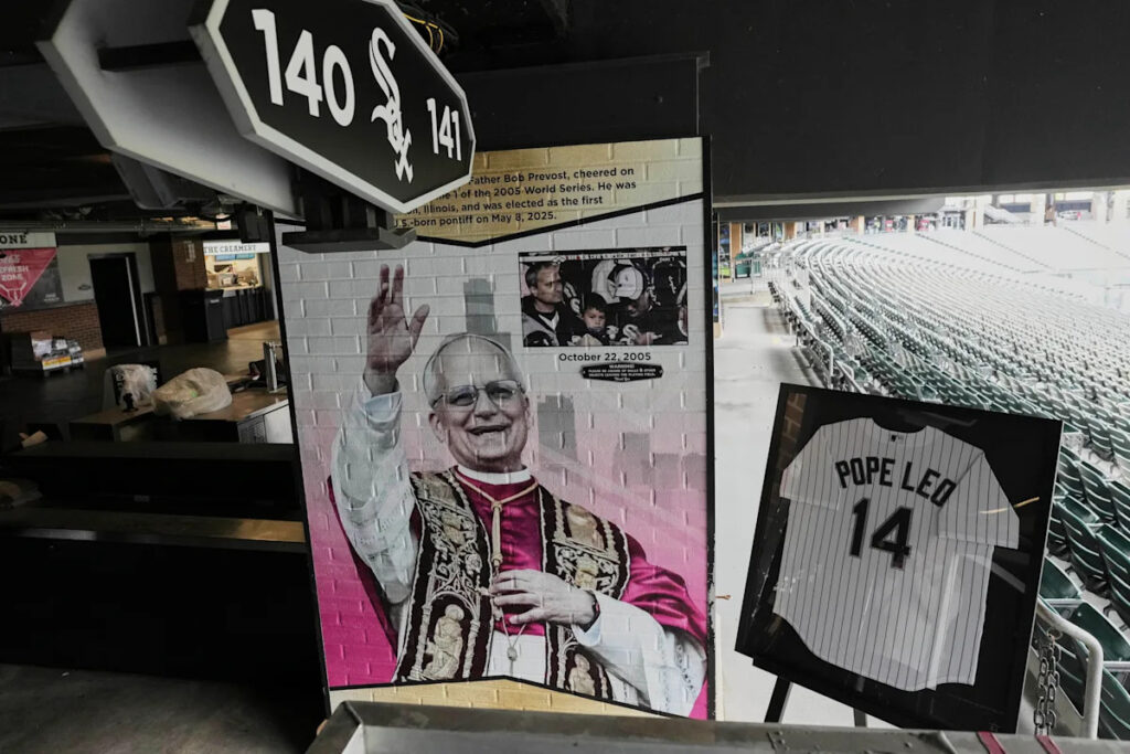 White Sox unveil a graphic installation honoring Pope Leo XIV and his World Series appearance