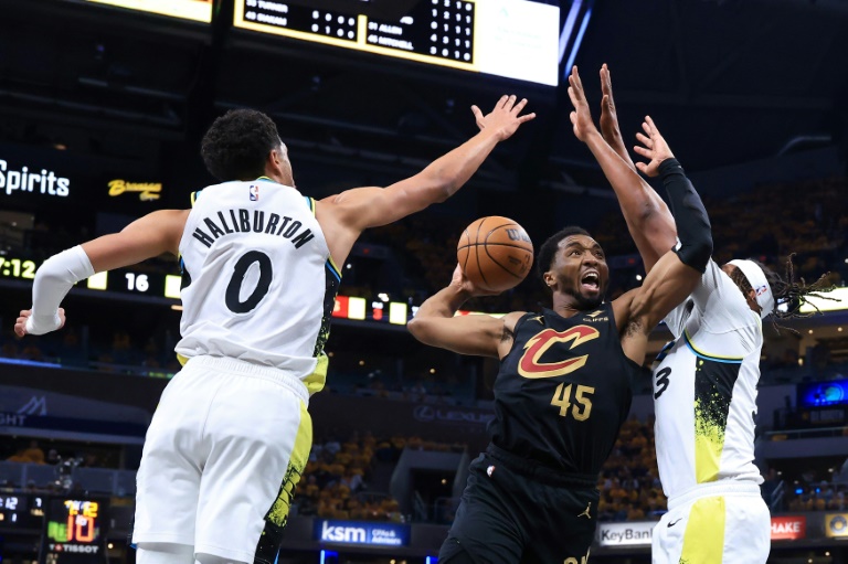 Mitchell magic as Cavs down Pacers