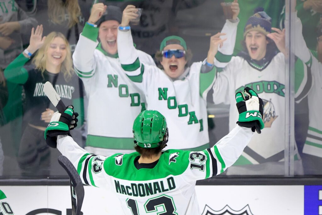 UND ranks first in North American hockey attendance outside the NHL – Grand Forks Herald