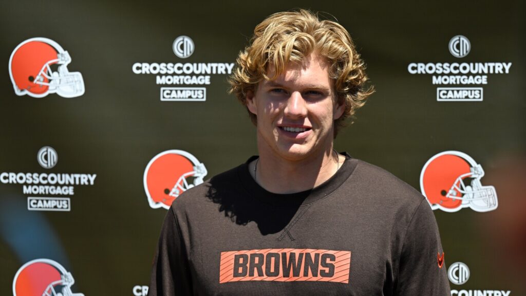Browns sign 2025 draft picks LB Carson Schwesinger, RB Dylan Sampson