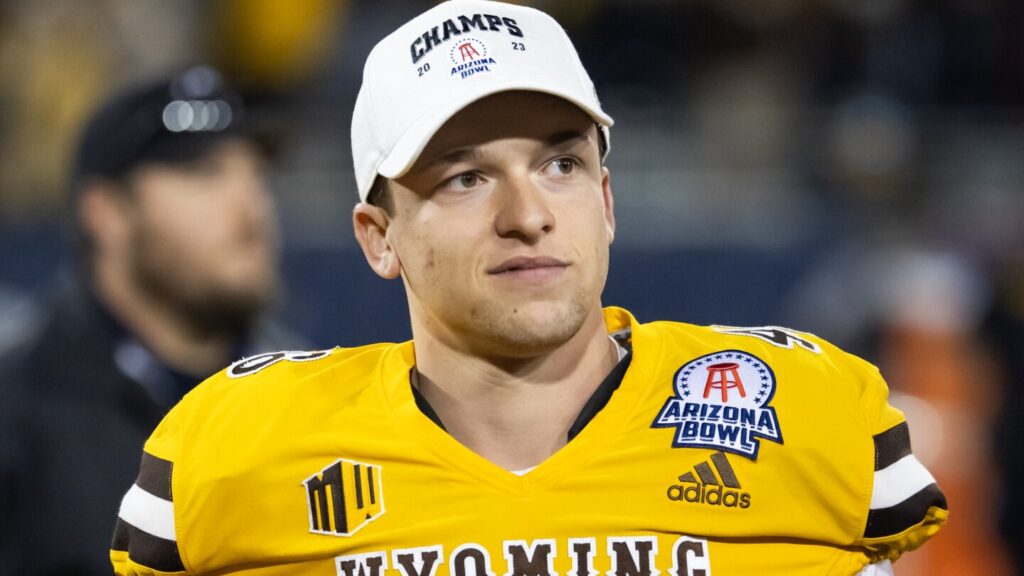 Ravens are expected to sign Wyoming K John Hoyland