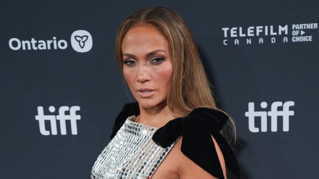 Jennifer Lopez’s AMAs Kiss With Dancers Was ‘Planned’? Source Reveals Details Behind BOLD Move Post Ben Affleck Split