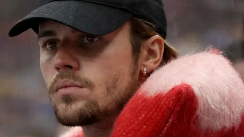 Justin Bieber Has Heated Showdown With Paparazzi; Shouts ‘Get Out of My F*cking Face’
