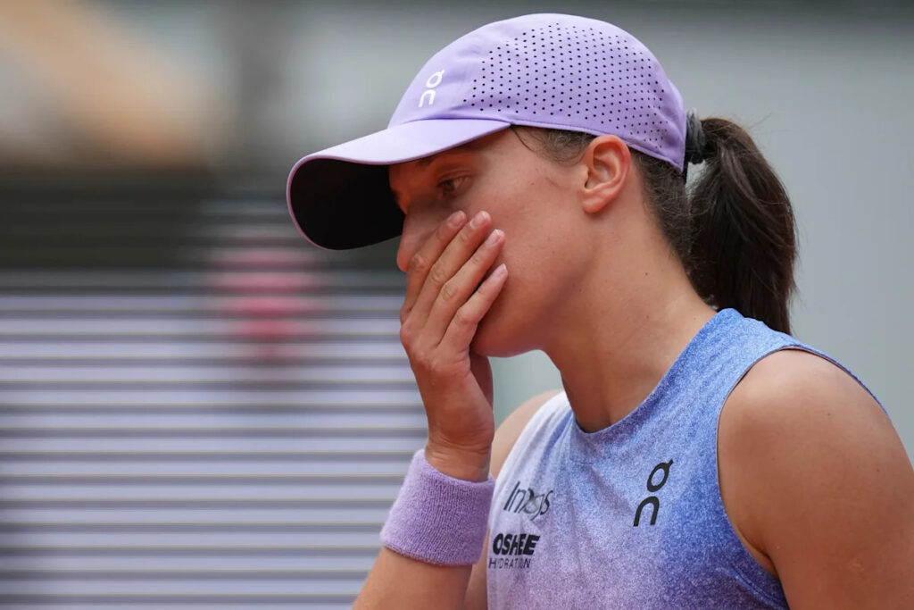 French Open: Iga Swiatek comes back to beat Elena Rybakina and extend bid for a 4th title in a row