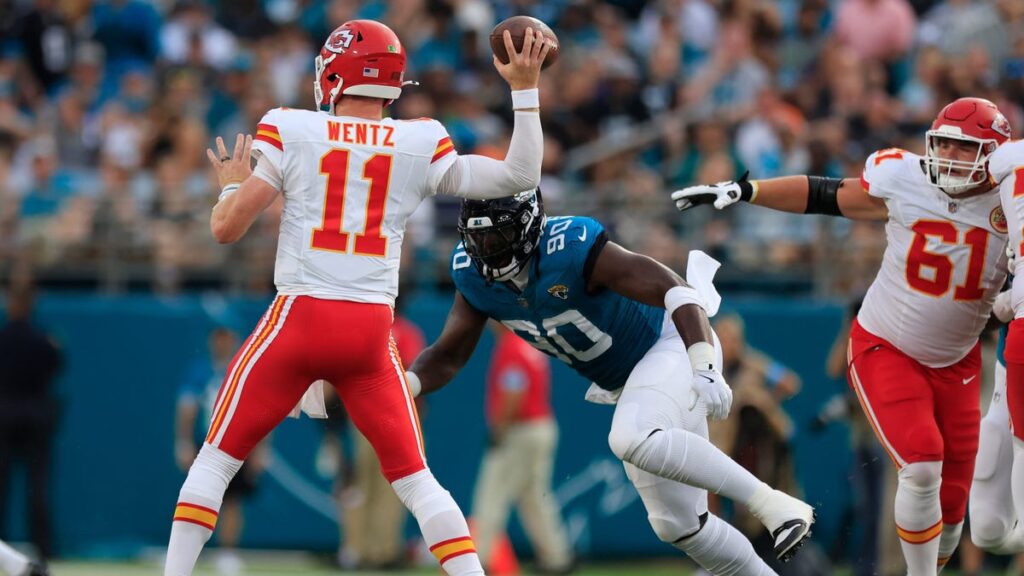 Steelers insider links Carson Wentz as potential Rodgers replacement