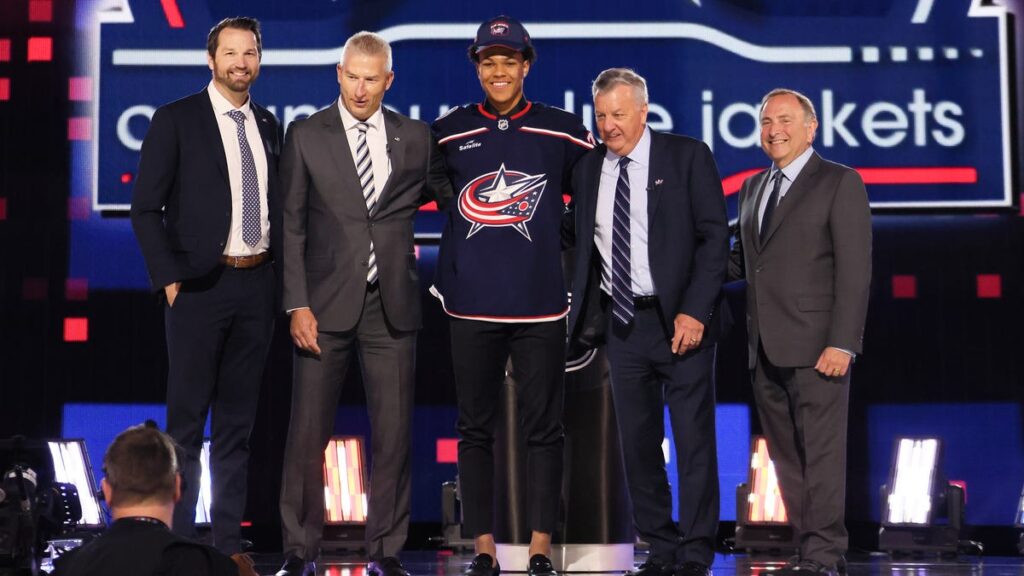Top 5 NHL Draft pick Cayden Lindstrom confirms he’ll play MSU in 2025-26