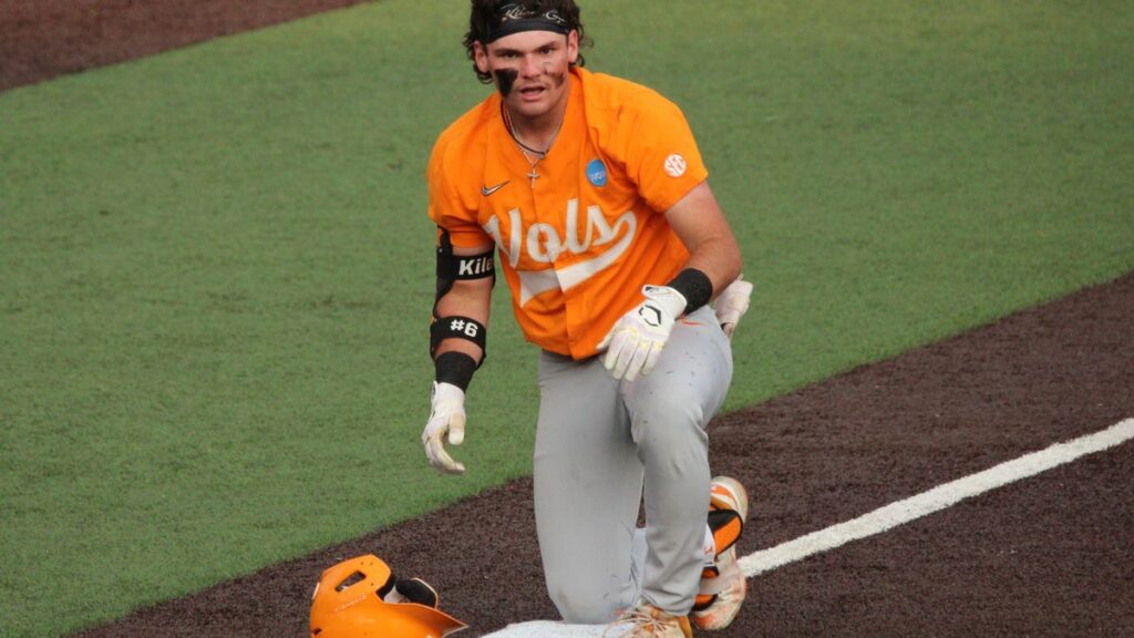 Vols defeat Cincinnati, advance to Knoxville Regional title game