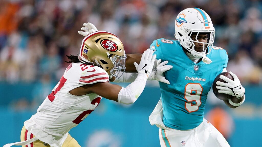 Steelers reignite trade talks with Dolphins on TE Jonnu Smith