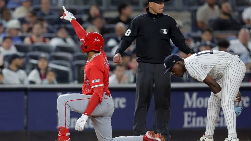 Former Vol Christian Moore records first Major League Baseball hit