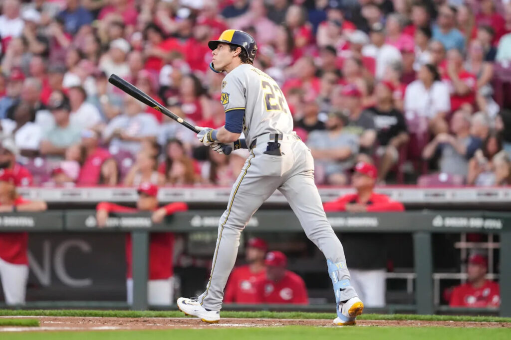 Christian Yelich’s homer powers Brewers to 8th straight win, beating Reds 3-2