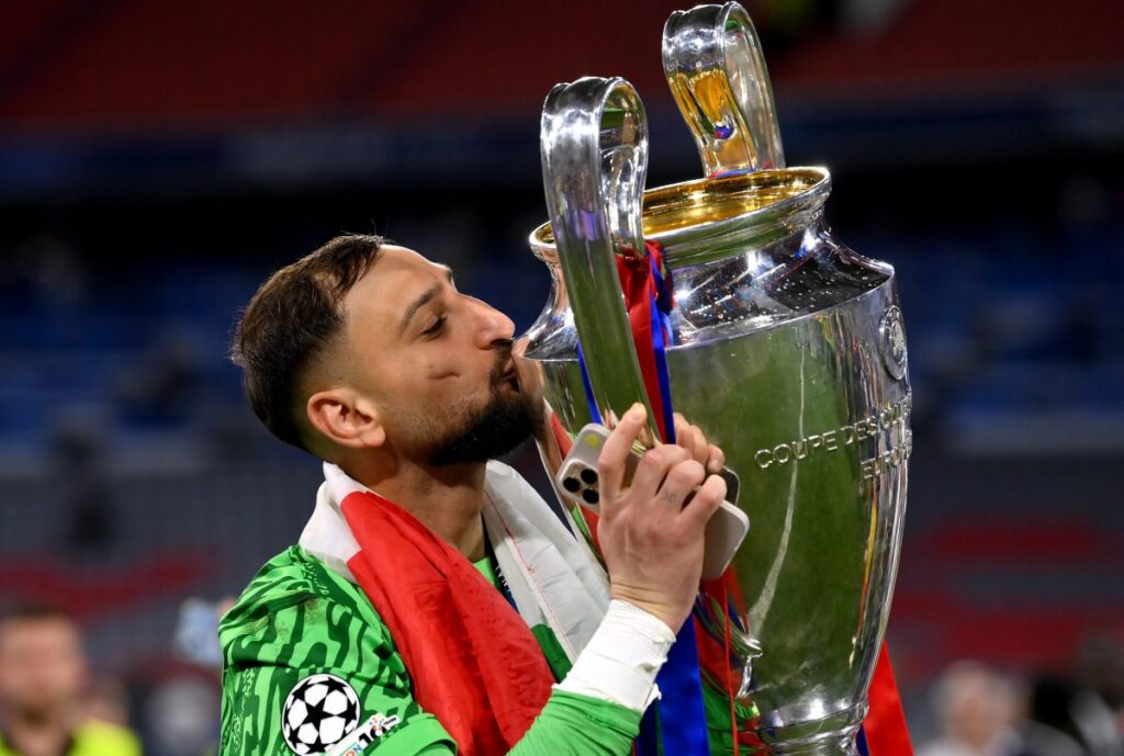 Manchester United following Gianluigi Donnarumma situation amid PSG contract standoff
