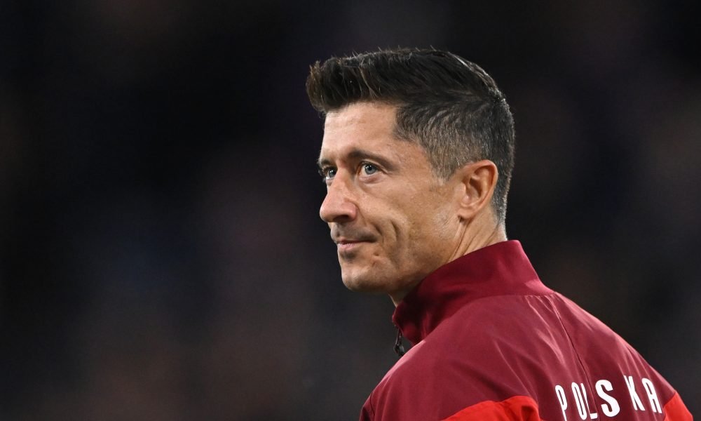 Watch: Poland fans rally behind Lewandowski and push for Probierz’s exit
