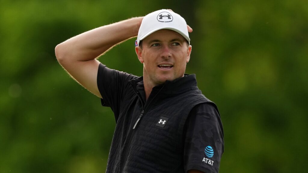 Jordan Spieth hits line drive through crowd; everyone safe and par saved