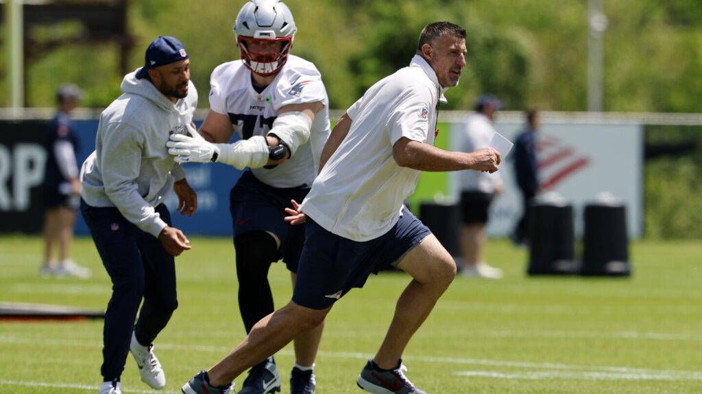 Mike Vrabel shares his version of getting knocked down by Will Campbell