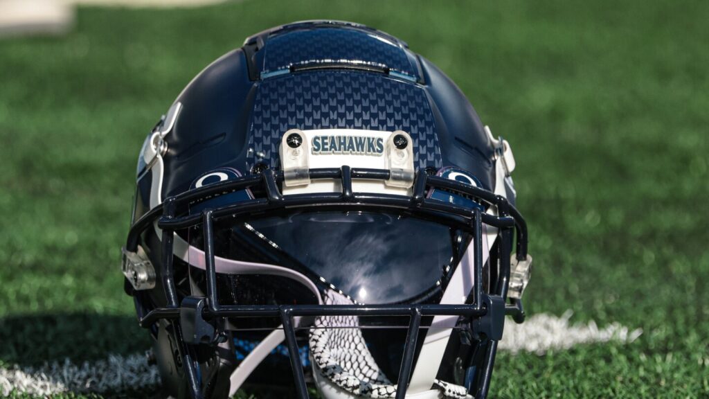 Seahawks waive TE Mitch Van Vooren